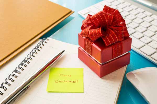 35 Easy Holiday Gift Ideas for Co-workers