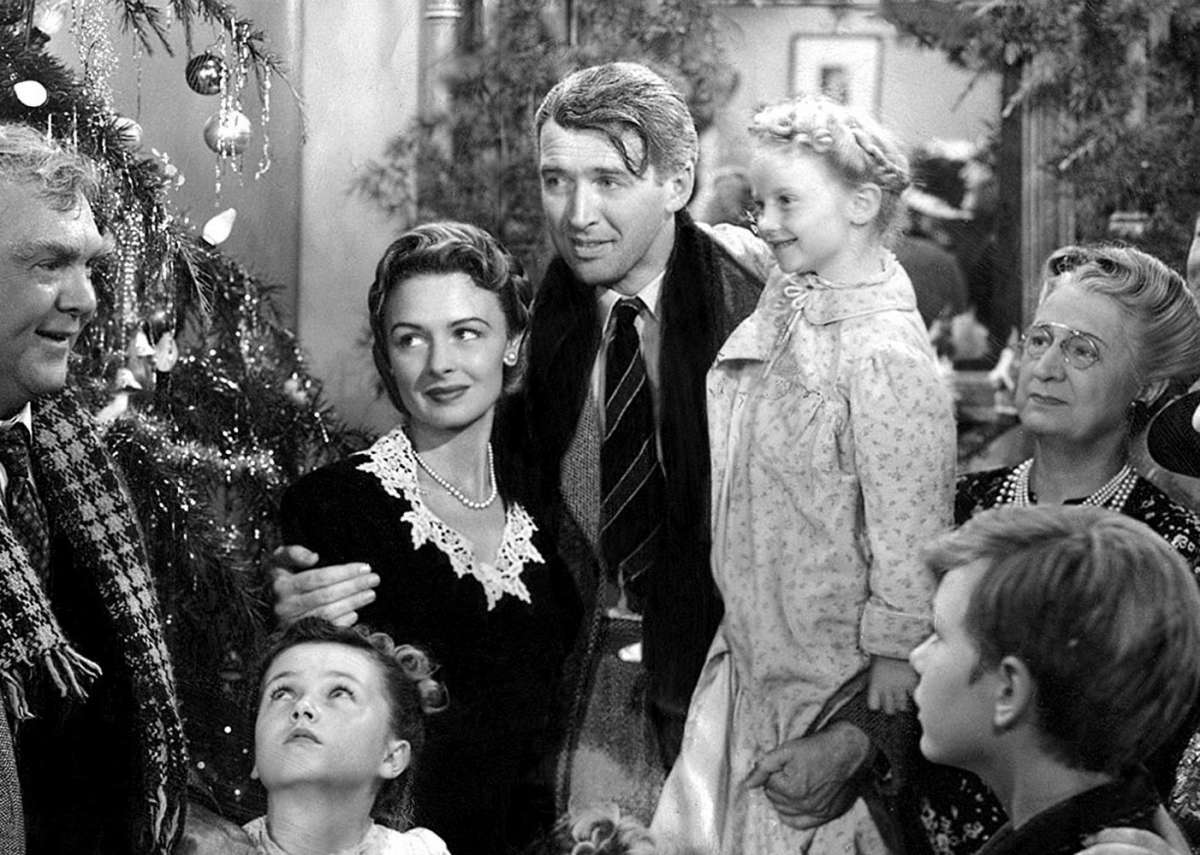 #3. It's a Wonderful Life (1946) - Director: Frank Capra- Metascore: 89- IMDb user rating: 8.6- Runtime: 130 Frank Capra co-wrote and directed 
