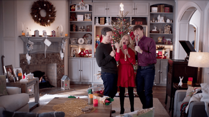 Kristin Chenoweth singing in her new Hallmark Christmas Movie